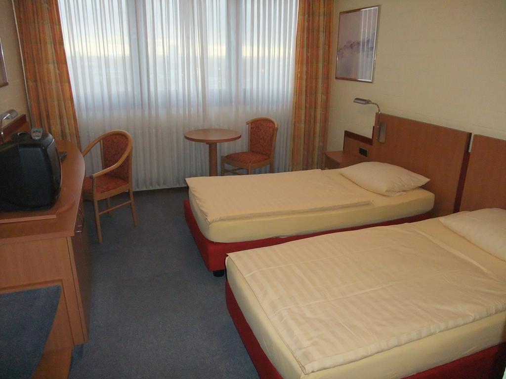 Rtb-Hotel - Sportschule Bergisch Gladbach Room photo
