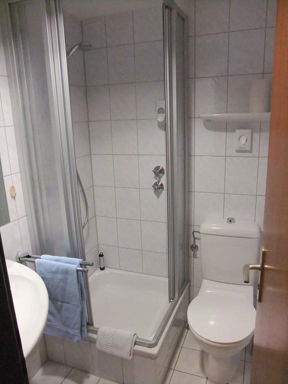 Rtb-Hotel - Sportschule Bergisch Gladbach Room photo
